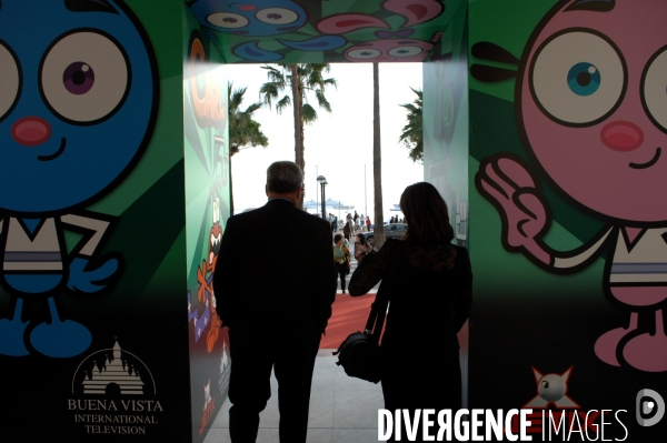Mipcom  Junior marche  mondial des programmes televises pour enfants. Porche du Carlton Hotel