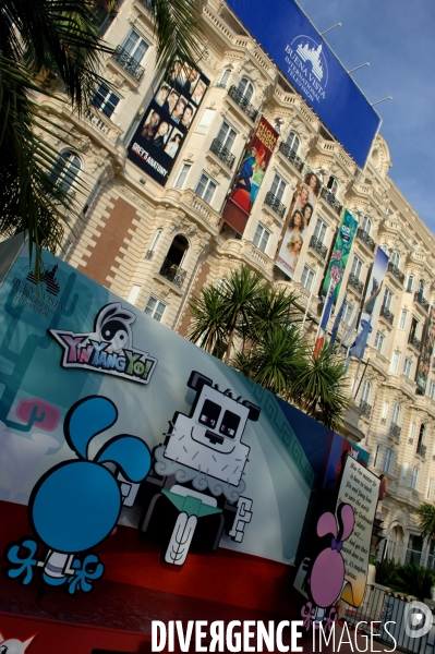 Mipcom  Junior marché  mondial des programmes televisés pour enfants. Facade du Carlton