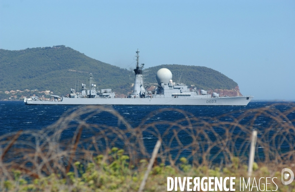 Marine nationale : fregate anti-aerienne  Dusquesne en operation.