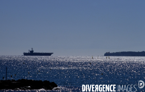 Le porte-avions  USS ENTERPRISE en rade de Cannes
