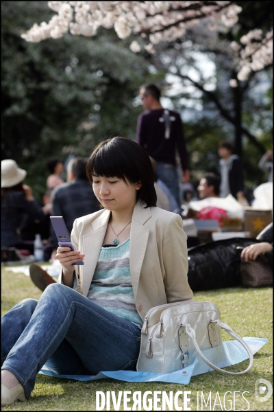 ILLUSTRATION : Téléphone portable à Tokyo