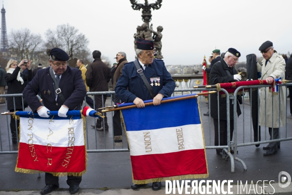 Paris : hommage aux quatre soldats francais tues en Afghanistan.