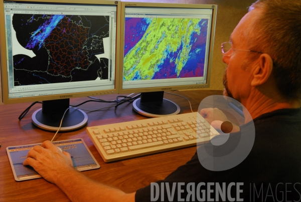 Météo France. Station Régionale de Nice. L implantation de Météo France dans chaque département de métropole et d outre mer garantie une qualité technique des prévisions à court terme et à petite échelle  au travers d une expertise locale fort