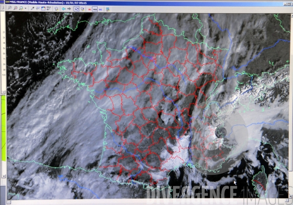 Météo France. Station Régionale de Nice. L implantation de Météo France dans chaque département de métropole et d outre mer garantie une qualité technique des prévisions à court terme et à petite échelle  au travers d une expertise locale fort