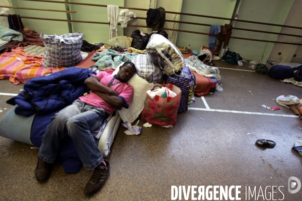 Evacuation des squatteurs du gymnase de cachan.