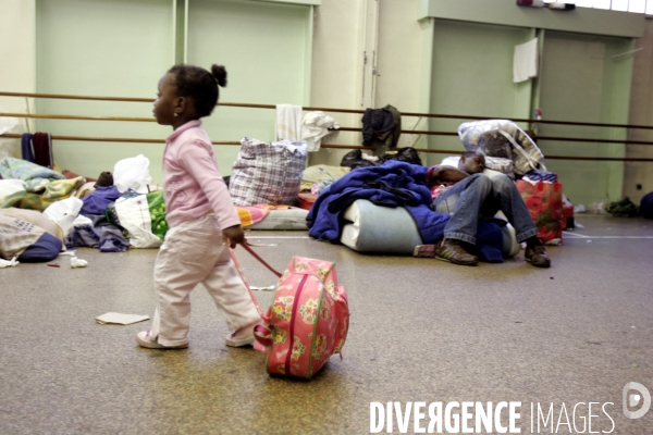 Evacuation des squatteurs du gymnase de cachan.