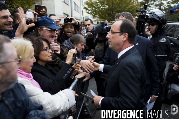 Francois Hollande : contrats  emplois d avenir 