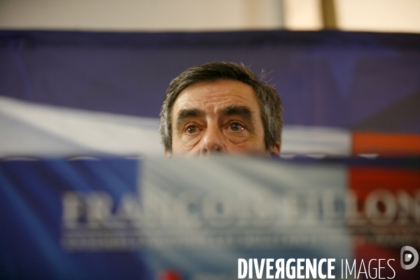 Conférence de presse de François FILLON pour annoncer la création d un nouveau groupe parlementaire, le  Rassemblement UMP .