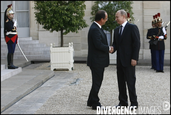 Francois hollande recoit le president russe pour un diner de travail