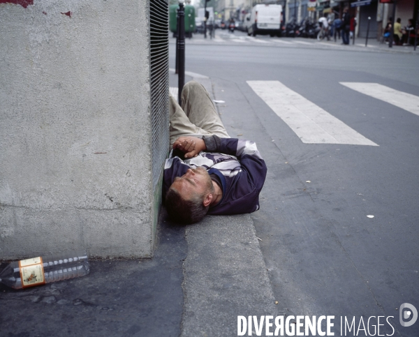 Paris-Nord, homme couché