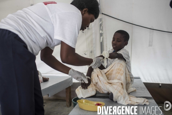 Centre de traitement du cholera a leogane tenu par msf suisse.