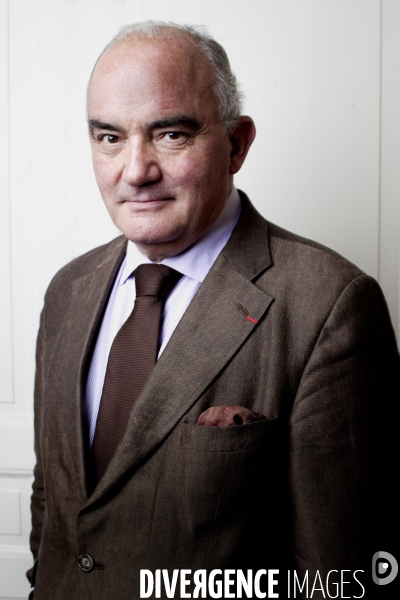 Jean des cars - historien et romancier -