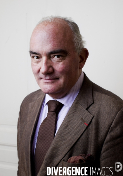 Jean des cars - historien et romancier -