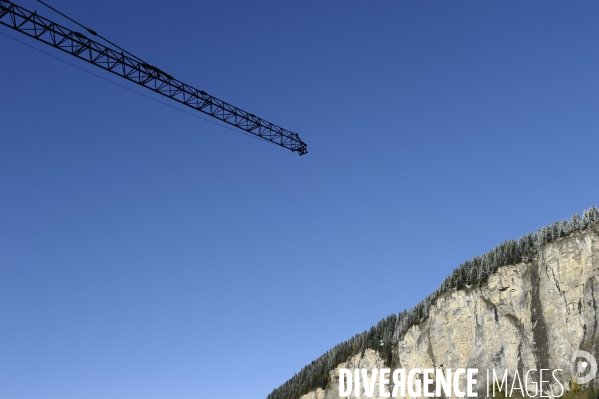 Construction du téléphérique Prodains Express, entre Morzine et Avoriaz.