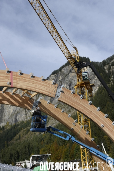 Construction du téléphérique Prodains Express, entre Morzine et Avoriaz.