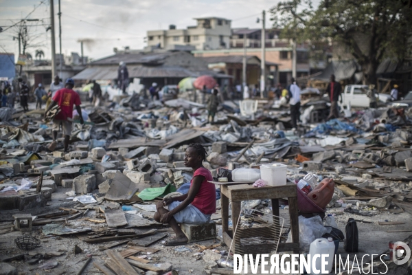 Le camp de refugies saint anne est evacue le jour anniversaire du seisme du 12 janvier 2010.