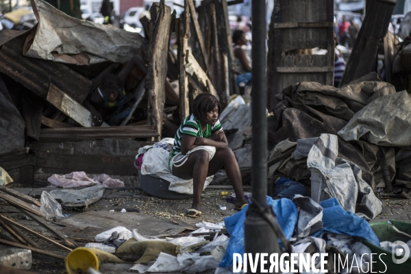 Le camp de refugies saint anne est evacue le jour anniversaire du seisme du 12 janvier 2010.