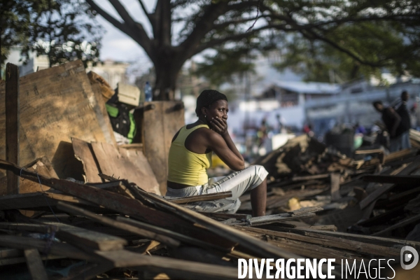 Le camp de refugies saint anne est evacue le jour anniversaire du seisme du 12 janvier 2010.