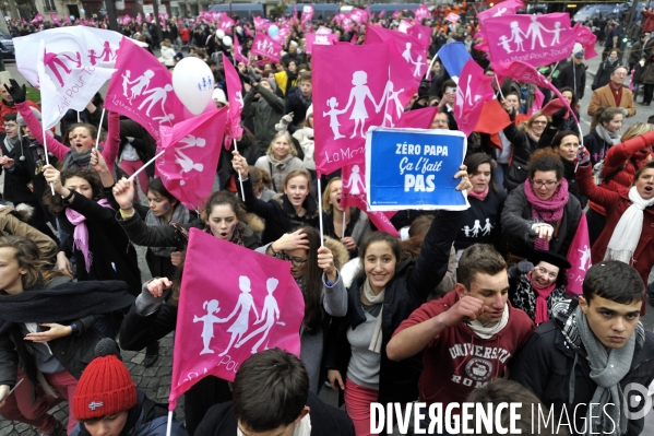 Manif pour tous contre le mariage et l adoption homosexuel.