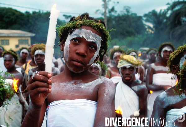 Gabon: Rite du Bwiti: Ceremonie de la confrerie Ayize Endendang