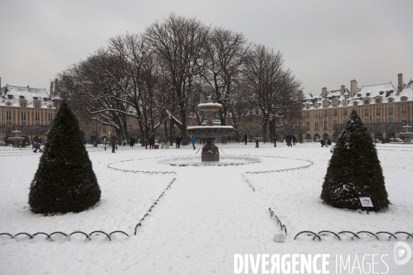 La neige à Paris, place des Vosges.