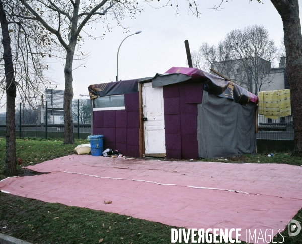 Campement roumain, Porte d Aubervilliers, Paris.