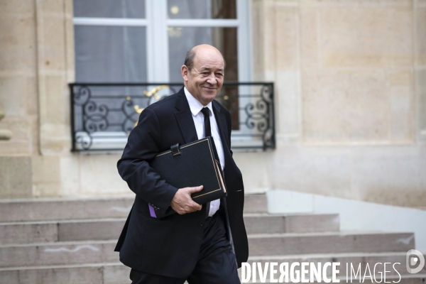 Sortie du Conseil des ministres