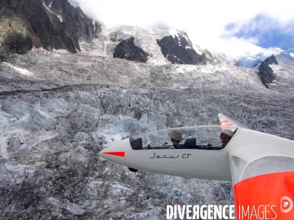 Haute-Savoie au printemps : bapteme en planeur au dessus des Alpes du lac Leman