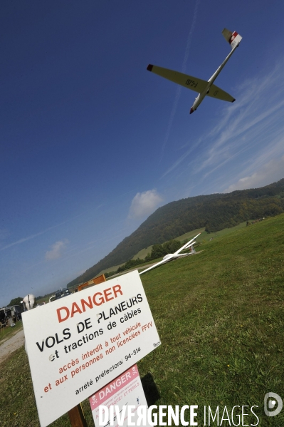 Haute-Savoie au printemps : bapteme en planeur au dessus des Alpes du lac Leman