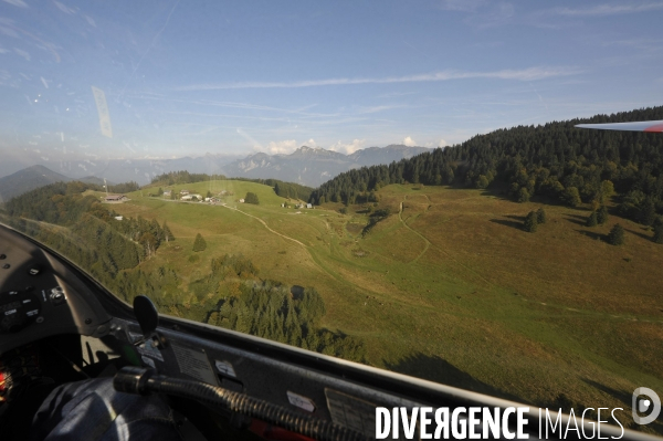 Haute-Savoie au printemps : bapteme en planeur au dessus des Alpes du lac Leman