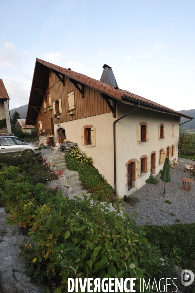 Haute-Savoie au printemps : bapteme en planeur au dessus des Alpes du lac Leman