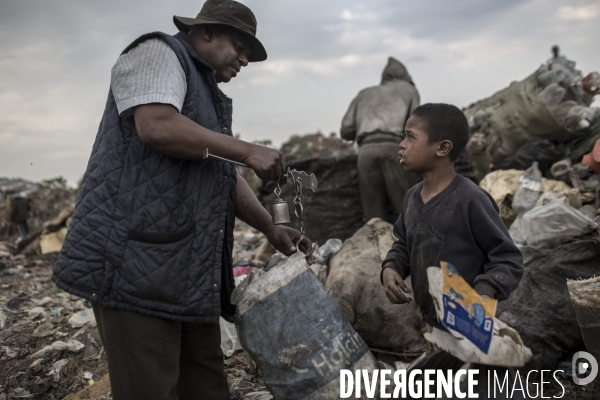 La decharge d  andralanitra, a madagascar.