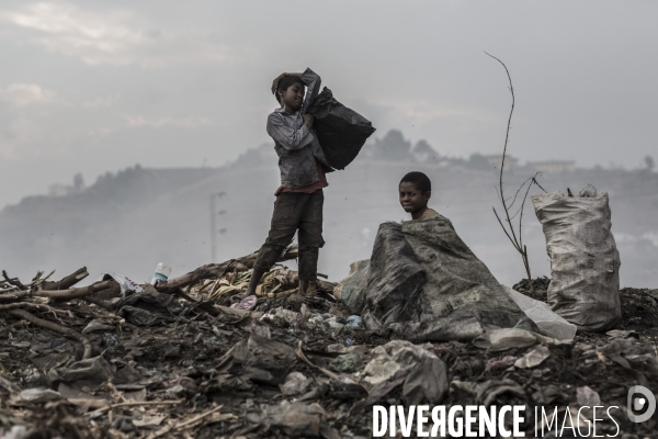 La decharge d  andralanitra, a madagascar.