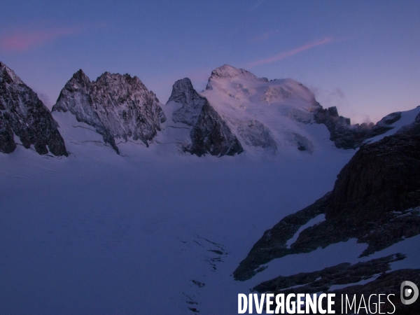 Rando alpinisme aux Écrins : les neiges du Dôme à  4000 