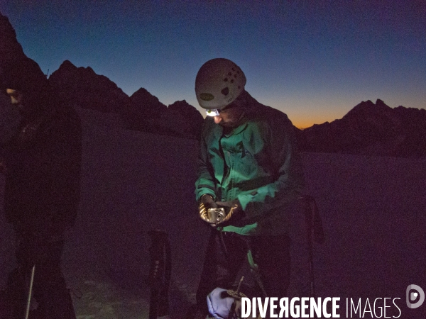 Rando alpinisme aux Écrins : les neiges du Dôme à  4000 