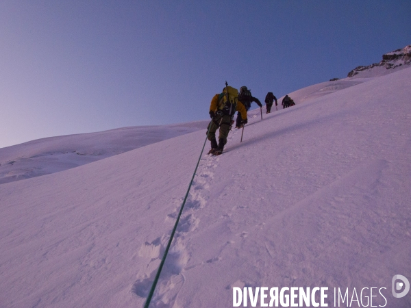 Rando alpinisme aux Écrins : les neiges du Dôme à  4000 