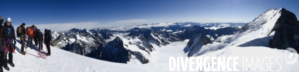 Rando alpinisme aux Écrins : les neiges du Dôme à  4000 