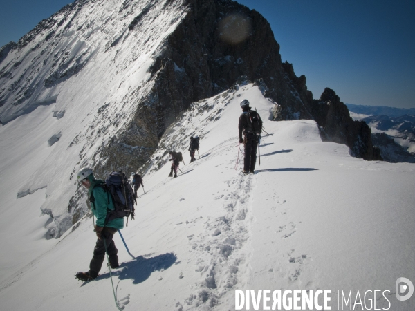 Rando alpinisme aux Écrins : les neiges du Dôme à  4000 