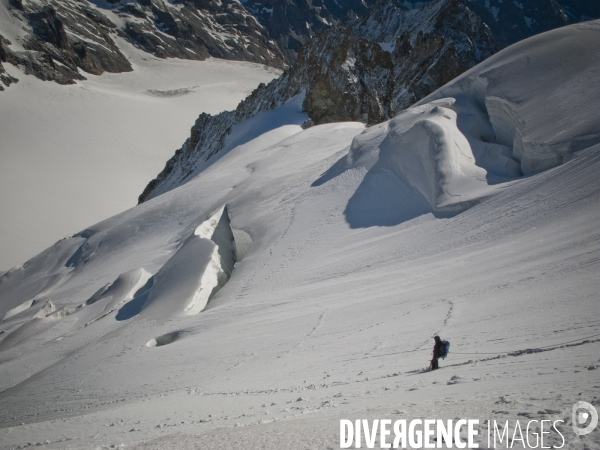 Rando alpinisme aux Écrins : les neiges du Dôme à  4000 