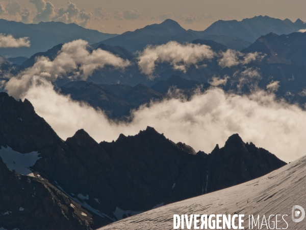 Rando alpinisme aux Écrins : les neiges du Dôme à  4000 