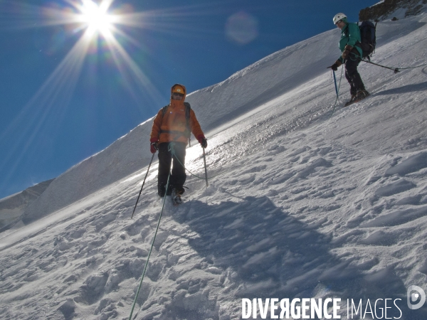 Rando alpinisme aux Écrins : les neiges du Dôme à  4000 