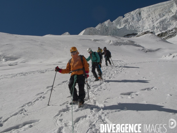 Rando alpinisme aux Écrins : les neiges du Dôme à  4000 