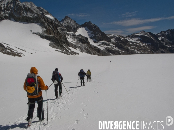 Rando alpinisme aux Écrins : les neiges du Dôme à  4000 