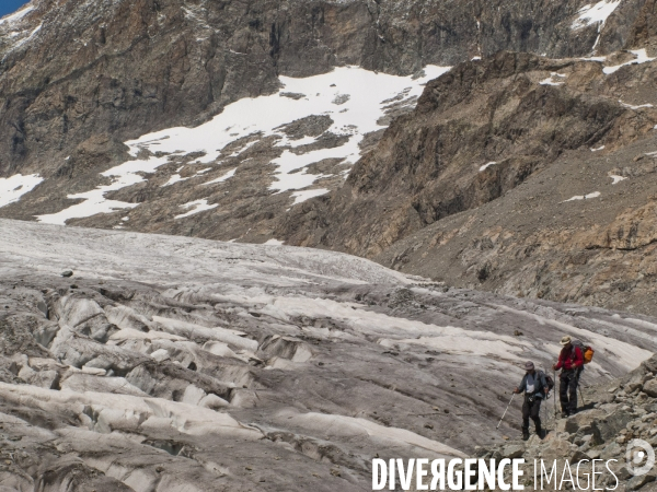 Rando alpinisme aux Écrins : les neiges du Dôme à  4000 