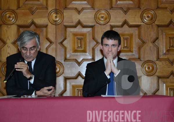 Débats organisés par l hebdomadaire Marianne sur le thème de l argent et de l éthique. Manuel Valls, Maurice Szafran.