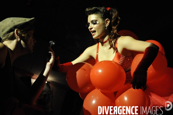 Festival Paris Burlesque a la Bellevilloise : la  nouvelle mode de l effeuillage et du cabaret coquin