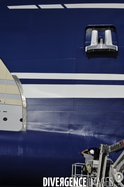 Les Mega-Yachts se refont une beaute a La Ciotat