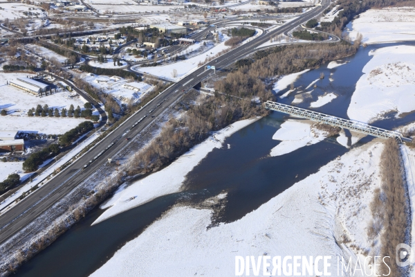 Vue aerienne de Provence sous la neige