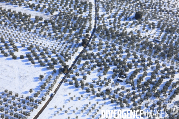 Vue aerienne de Provence sous la neige