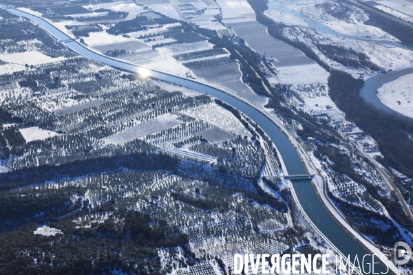 Vue aerienne de Provence sous la neige